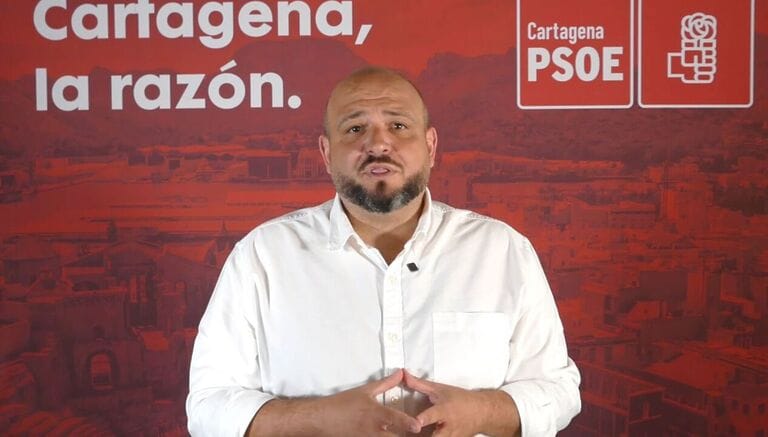 Manolo Torres: “Arroyo oculta su falta de liderazgo y la incapacidad de sus concejales con un exceso de altos cargos”