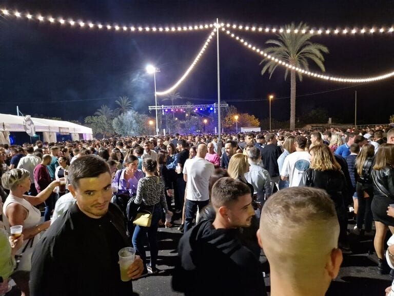 La alcaldesa del PP, María Cánovas, quiere cargarse las peñas de jóvenes, motor de la feria de Alhama