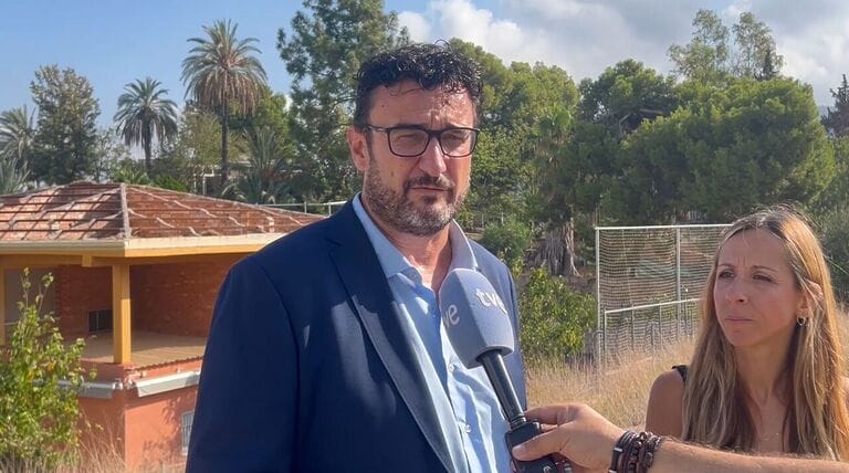 El PSOE denuncia que 6 colegios de Murcia siguen con las obras de retirada de fibrocemento sin terminar