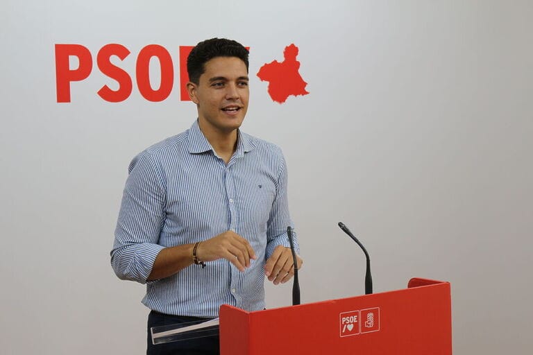 Juan Andrés Torres: “Un año más se pone en evidencia la precariedad que sufre la Educación Pública por la mala gestión del Gobierno de López Miras”