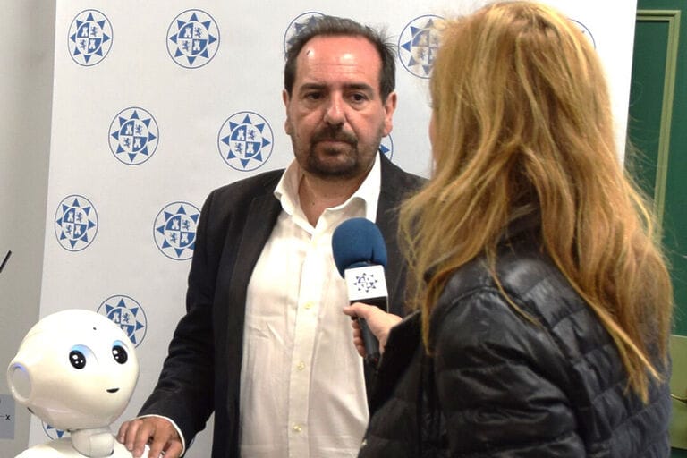 Cruz Roja premia al profesor José Manuel Ferrández por su proyecto sobre robots sociales para niños del espectro autista