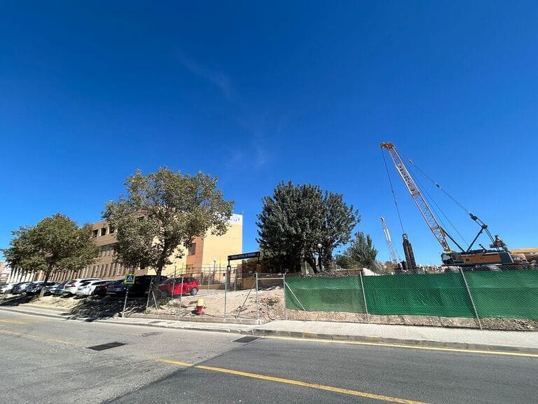 El PSOE de Lorca reclama medidas para mitigar el impacto de las obras del AVE en edificios municipales y pide garantizar la revisión OCA en todos los colegios