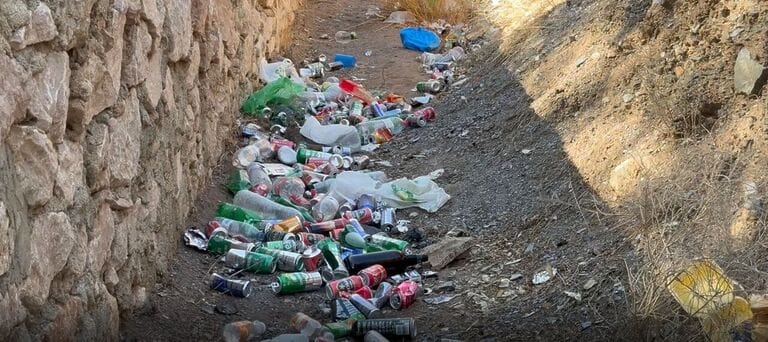 El barrio de Los Ángeles sumido en el abandono y la suciedad debido a la nefasta gestión del Partido Popular