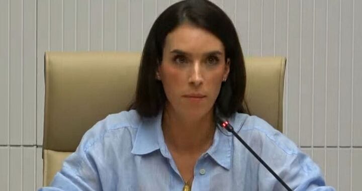 La alcaldesa de Alhama habla de "putas y cocaína" para justificar que se está gastando los ahorros de los alhameños