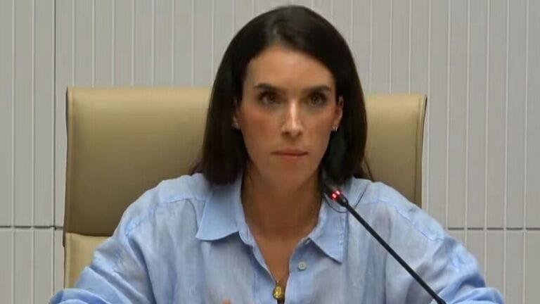 La alcaldesa de Alhama habla de "putas y cocaína" para justificar que se está gastando los ahorros de los alhameños