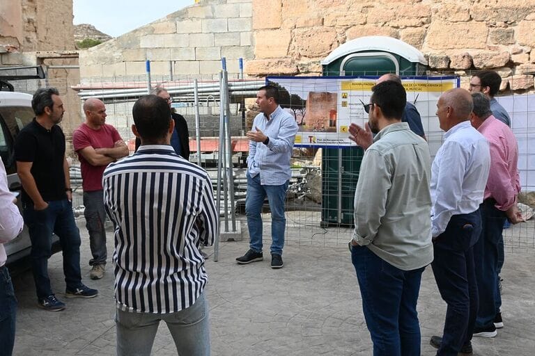 El Ayuntamiento de Mula inicia las obras de rehabilitación de la Torre-Ermita Vieja en La Puebla de Mula
