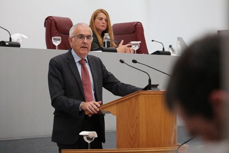 La Asamblea regional aprueba la propuesta del PSOE para impulsar un plan de movilidad eléctrica en la Región de Murcia