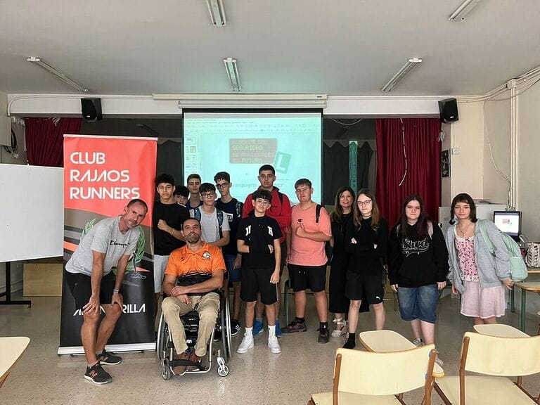 ASPAYM Murcia conciencia a cerca de un centenar de jóvenes del IES Beniaján en prudencia en carretera