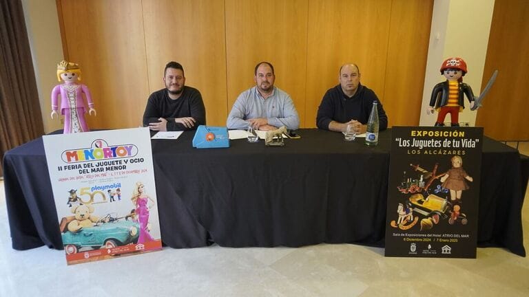 Los Alcázares rinde homenaje al juguete