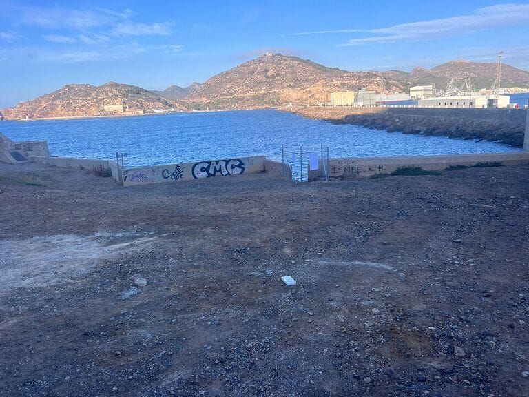 El PSOE de Cartagena pide que se habilite un acceso a la cala de San Pedro del muelle de la Curra