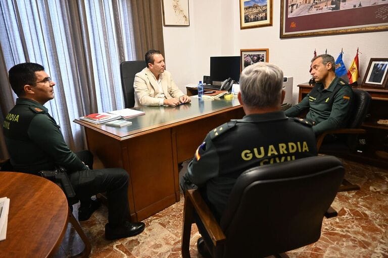 El alcalde de Mula se reúne con el coronel jefe de la Guardia Civil