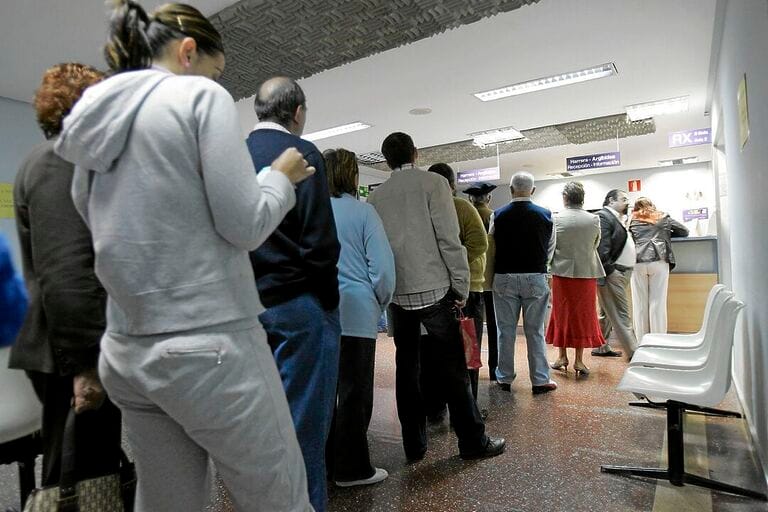 Los socialistas yeclanos denuncian el cierre de agendas en oftalmología del Hospital Virgen del Castillo