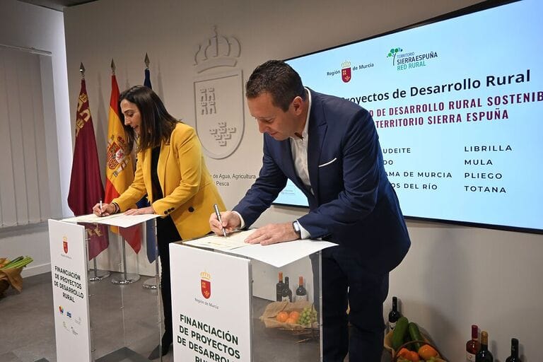 Los Grupos de Acción Local firman un convenio para impulsar el desarrollo sostenible en las áreas rurales de la Región de Murcia