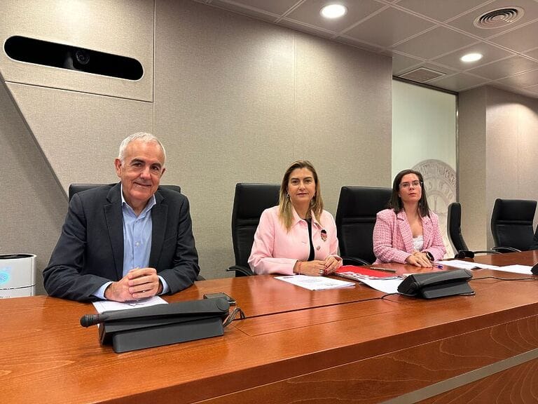 El PSOE denuncia la complicidad de PP y Vox para ocultar la mala gestión del aeropuerto de Corvera