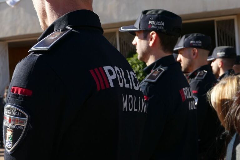 Molina de Segura pierde efectivos policiales bajo el gobierno de PP y VOX, generando preocupación ciudadana