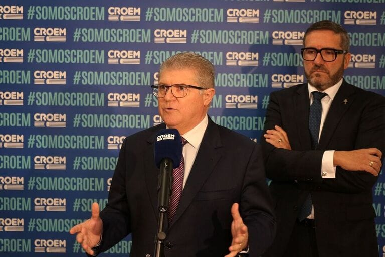 Pepe Vélez ofrece un pacto al PP para aprobar los presupuestos de 2025 y garantizar la estabilidad económica en la Región de Murcia