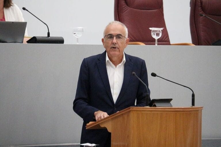 El PSOE critica el "despropósito" económico del aeropuerto de Corvera y acusa al PP de mala gestión