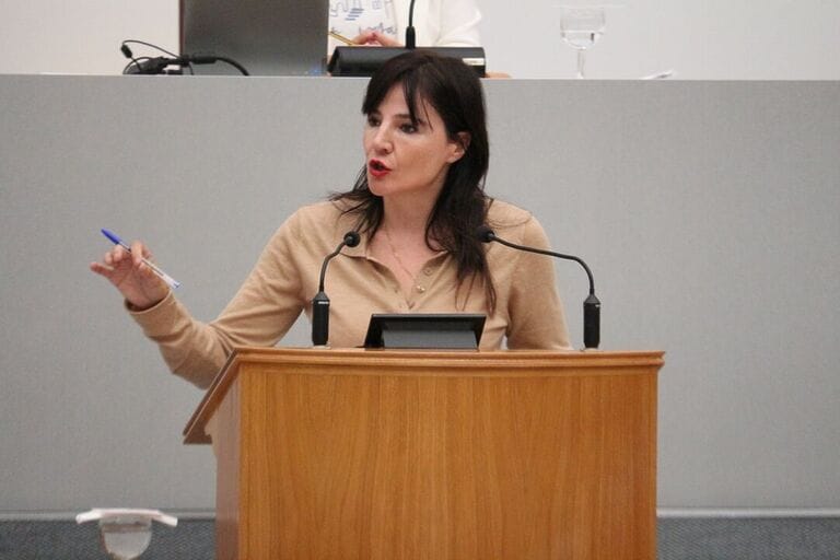 El PSOE exige al Gobierno regional que dé la cara, explique las tramas del SMS y diga dónde ha ido a parar el dinero