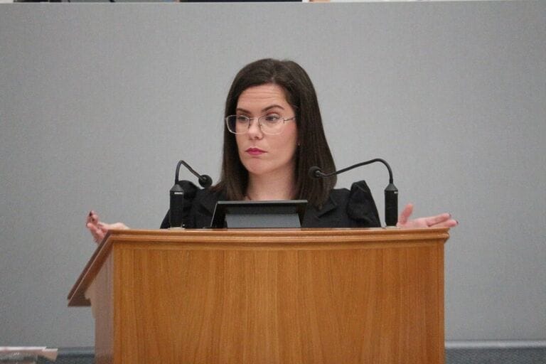 Toñi Abenza: “Estaremos vigilantes para que el Gobierno de López Miras cumpla la ley y pague las ayudas a la dependencia entre el día 1 y 3 de cada mes”