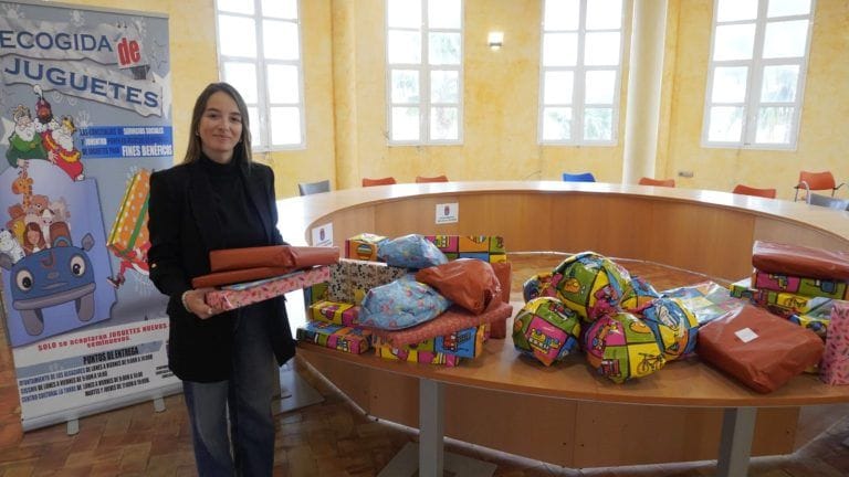 Los Alcázares garantiza que ningún niño se quede sin juguete esta Navidad