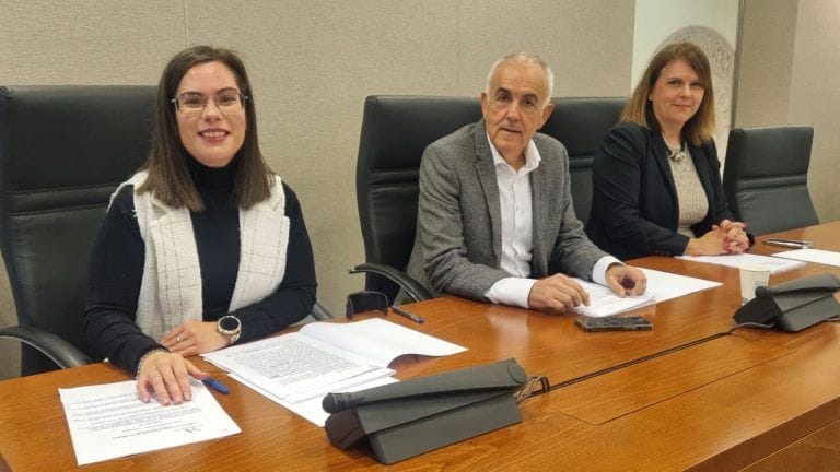 El PSOE impulsa un plan de reforestación para Sierra Espuña tras la muerte masiva de árboles.