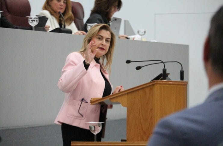 Carmina Fernández denuncia el uso partidista de la publicidad institucional por parte del Gobierno regional