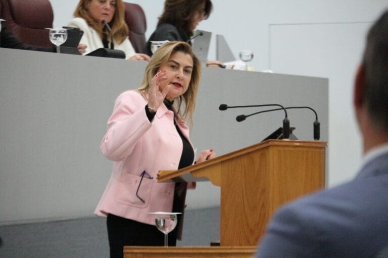 Carmina Fernández denuncia el uso partidista de la publicidad institucional por parte del Gobierno regional