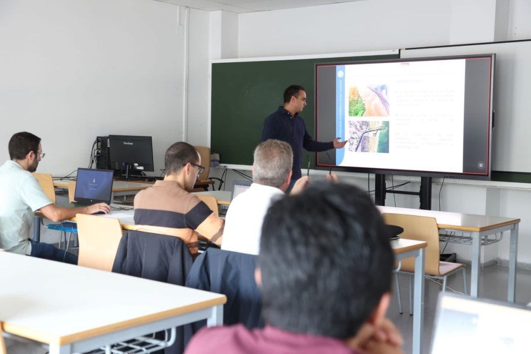 Estudiantes de la UPCT analizan la capacidad de drenaje en localidades de la Región para mitigar riesgos de inundación