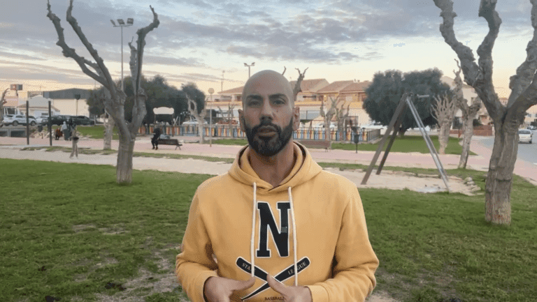 El PSOE exige la reparación urgente de la zona de juegos infantiles del colegio San Ginés de la Jara en El Llano