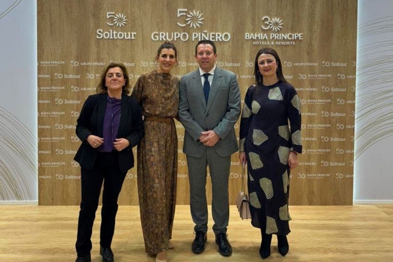El alcalde y la concejala de Turismo destacan el potencial cultural y sostenible del municipio en la Feria Internacional de Turismo