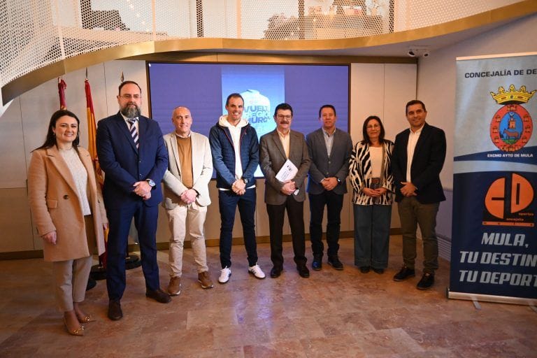 Mula presenta el Maillot de la Combatividad Luis León Sánchez de la Vuelta Ciclista de la Región de Murcia 2025