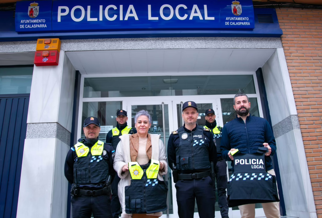 La Policía Local de Calasparra recibe nuevos chalecos antibalas para reforzar su seguridad