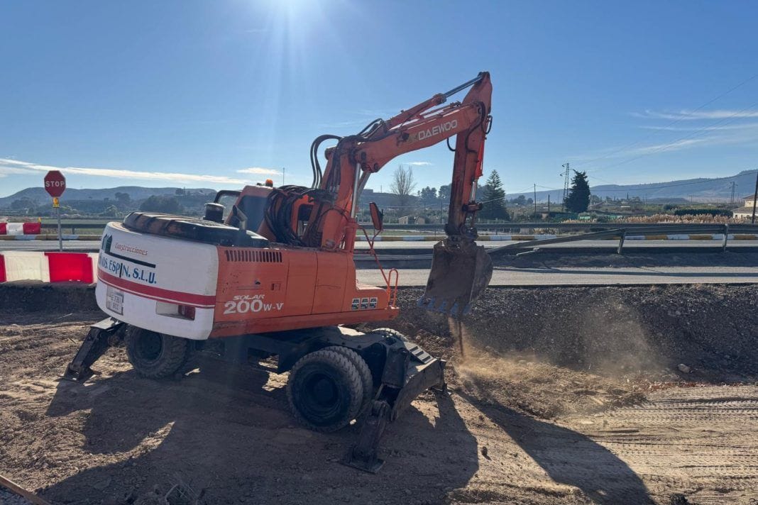 Mula mejora la seguridad vial con la construcción de una nueva rotonda en El Prior