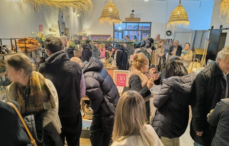 Charlotte Seuntjens fusiona pintura, música y poesía en su exposición en Cartagena