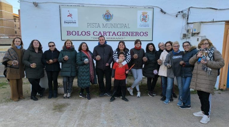 Nace 'Cosa Nostra', el primer club femenino de bolos cartageneros en la historia