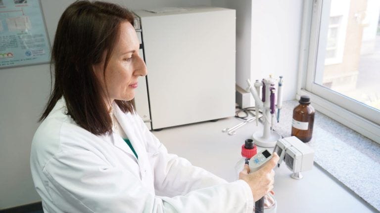 La UPCT analiza la biodegradabilidad de las nuevas purpurinas en el mar