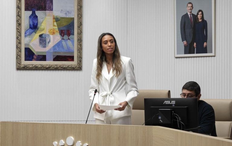 Alhama ya tiene alcaldesa: Rosa Sánchez Bishop accede al cargo tras prosperar la moción de censura