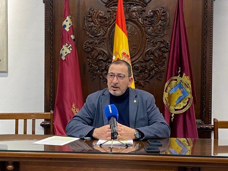 El PSOE denuncia la suciedad en Núñez de Arce y critica la gestión del equipo de gobierno en Lorca