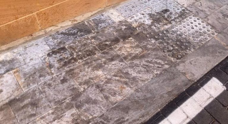 El PSOE denuncia la falta de limpieza en el casco histórico de Lorca tras las fiestas navideñas