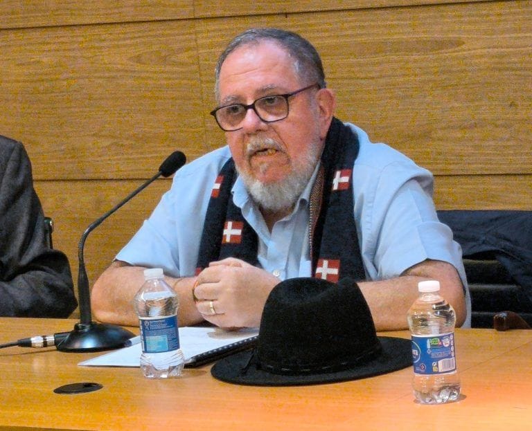 Cartagena celebra su identidad con el libro ‘Hablando en cartagenero’ de Jotaefe