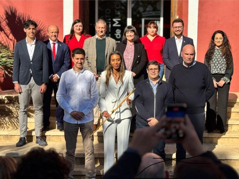 El PSOE celebra la moción de censura en Alhama y la recuperación de la alcaldía con Rosa Sánchez al frente