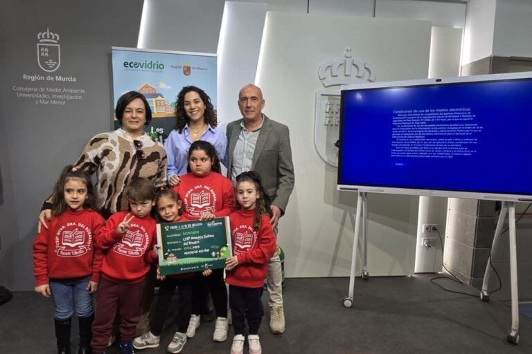El CEIP Nuestra Señora del Rosario de Fuente Librilla recibe un premio por su compromiso con el reciclaje