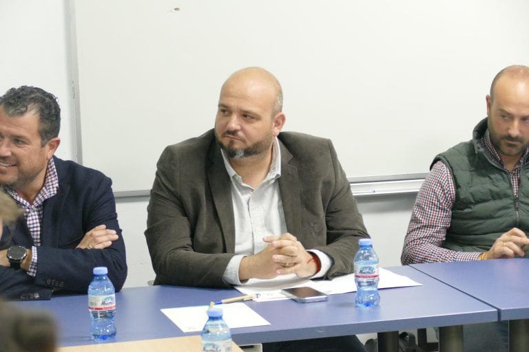 El PSOE acusa al Gobierno de Arroyo de falsear el inicio de Semana Santa para justificar el abandono del litoral