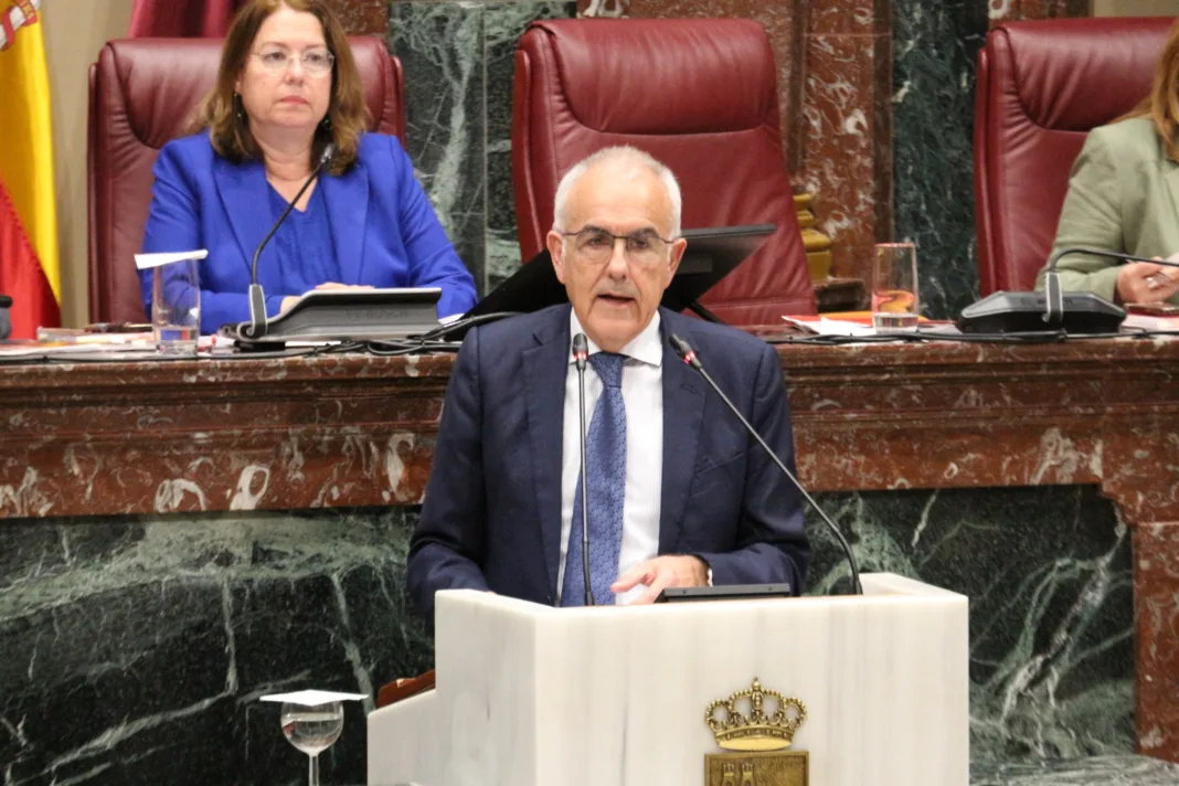 El PSOE acusa al Gobierno regional de falta de compromiso en política social y energética