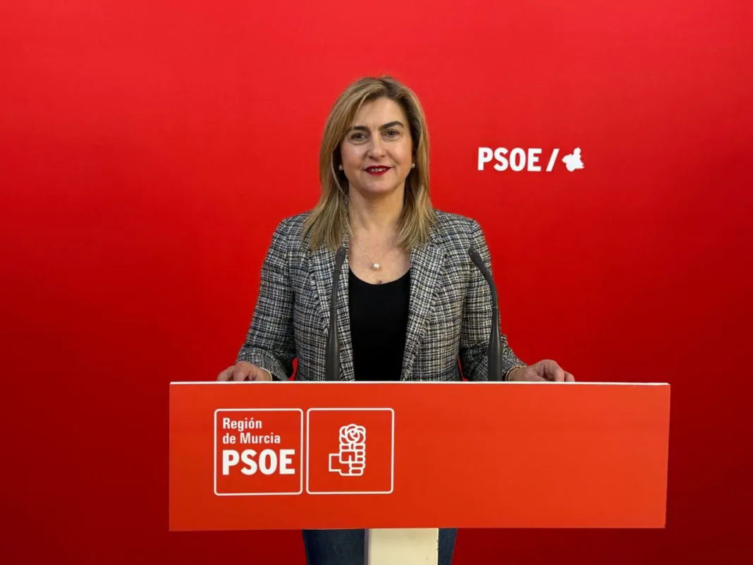 Carmina Fernández acusa a Vox de hacer demagogia y populismo al estilo Trump y Milei