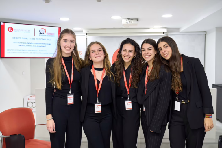 El CES Samaniego y el IES Floridablanca triunfan en la fase regional del Torneo de Debate Económico y el Concurso de Educación Financiera