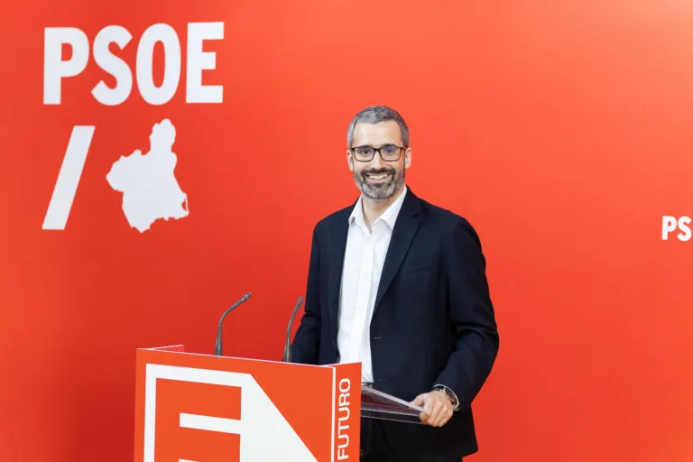 El PSOE denuncia el bloqueo de los presupuestos regionales y exige respuestas al PP