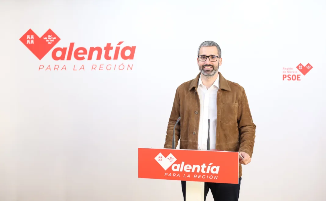 López Miras rechaza la condonación de deuda propuesta por el Gobierno y pone en riesgo los servicios públicos en Murcia
