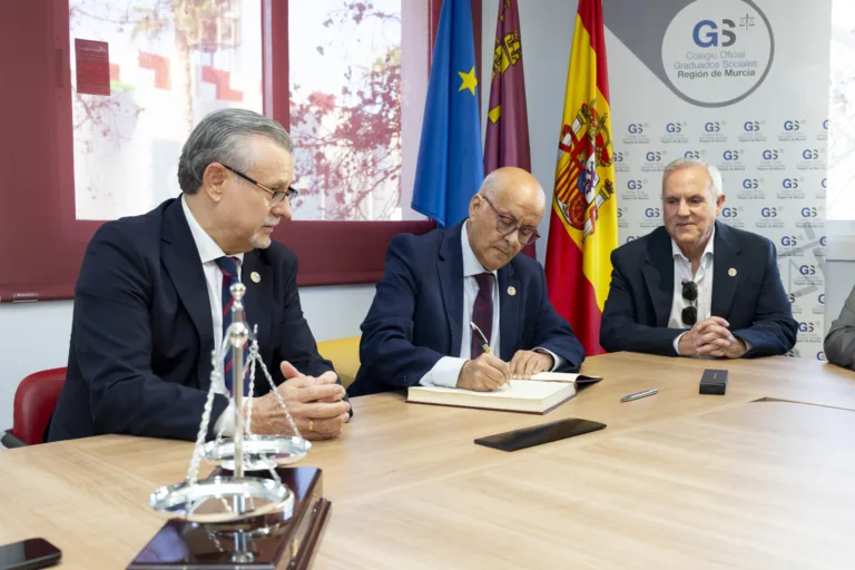 Joaquín Merchán analiza en Murcia los retos de los graduados sociales ante la IA y la sobrecarga normativa