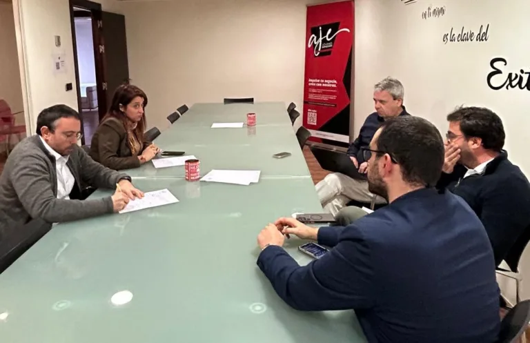 AJE Cartagena y la UPCT se alían para conectar talento universitario con empresas de la comarca